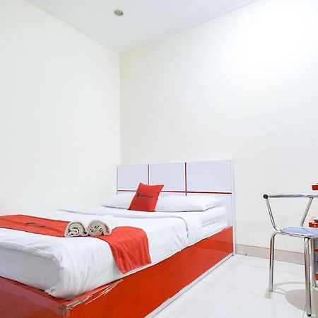 Hotel Reddoorz At Buah Batu 5 Bandung Exterior foto