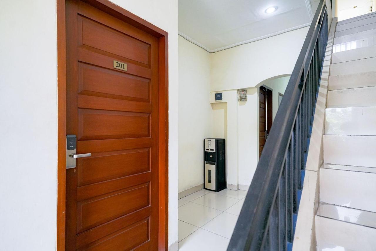 Hotel Reddoorz At Buah Batu 5 Bandung Exterior foto