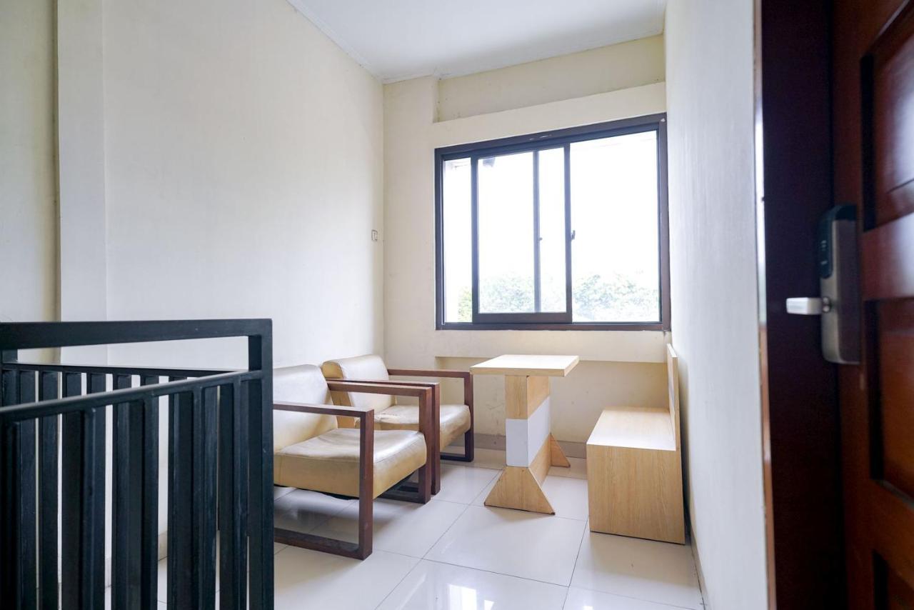 Hotel Reddoorz At Buah Batu 5 Bandung Exterior foto