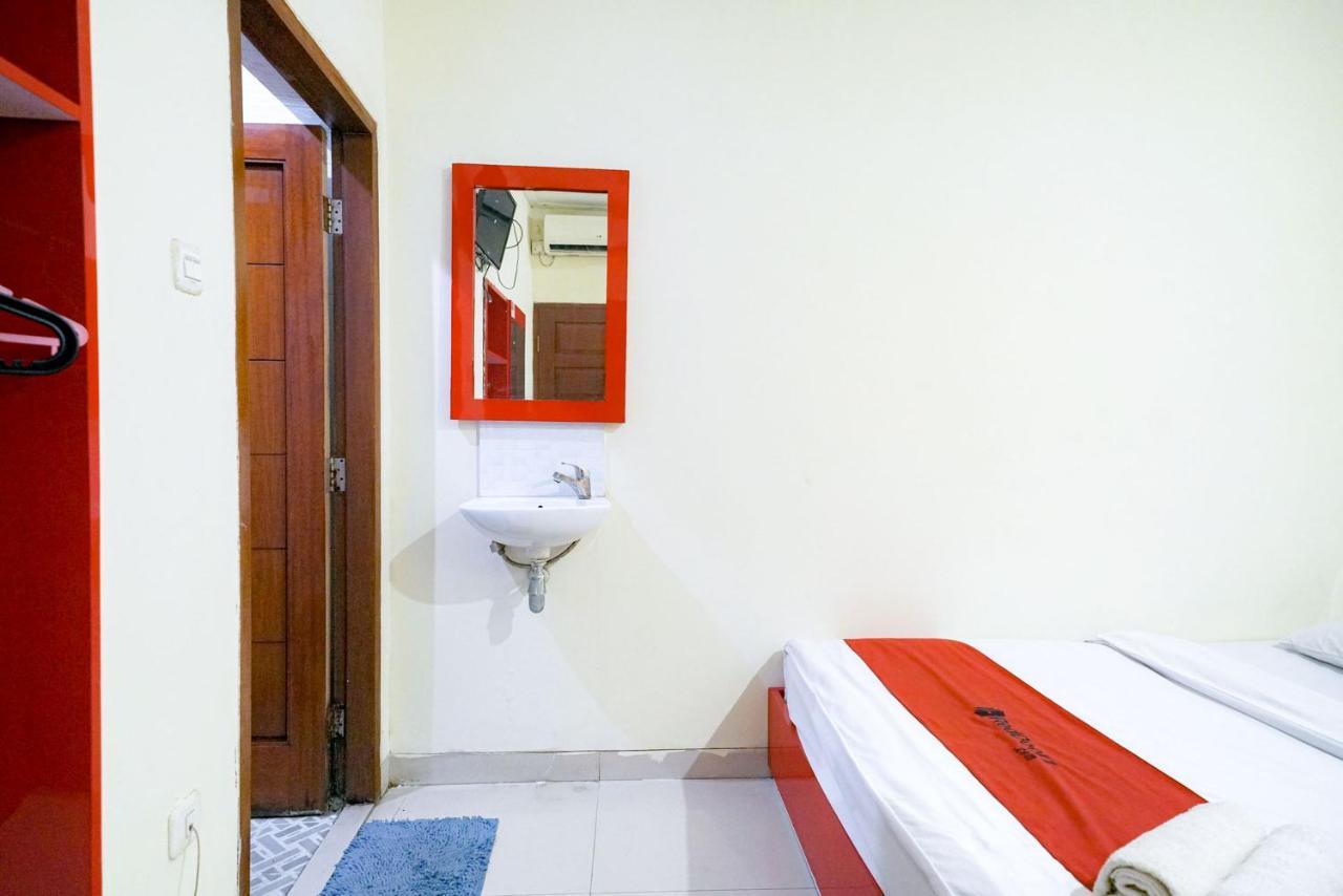 Hotel Reddoorz At Buah Batu 5 Bandung Exterior foto