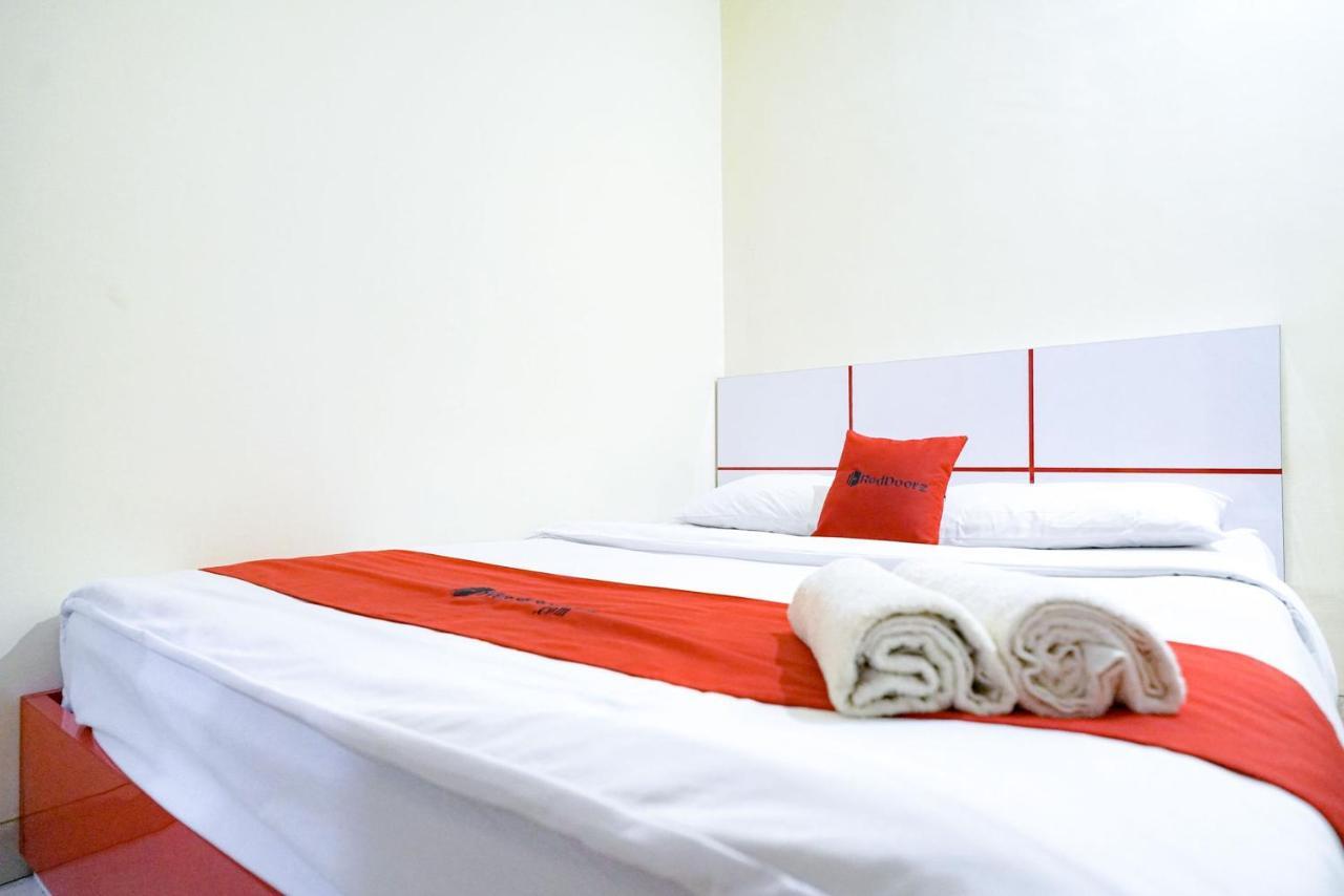 Hotel Reddoorz At Buah Batu 5 Bandung Exterior foto