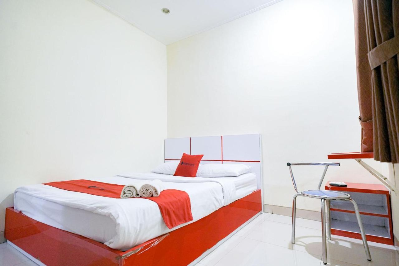 Hotel Reddoorz At Buah Batu 5 Bandung Exterior foto