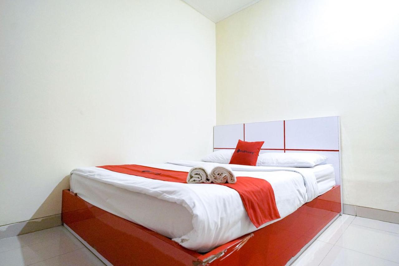 Hotel Reddoorz At Buah Batu 5 Bandung Exterior foto