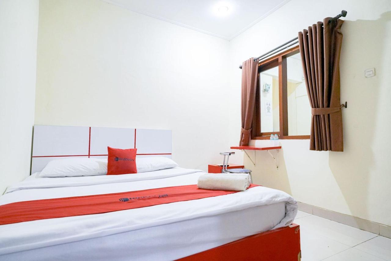 Hotel Reddoorz At Buah Batu 5 Bandung Exterior foto