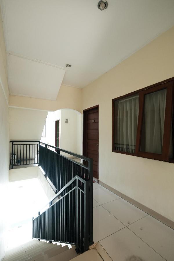 Hotel Reddoorz At Buah Batu 5 Bandung Exterior foto